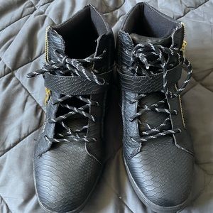 Black Sneakers with gold zipper